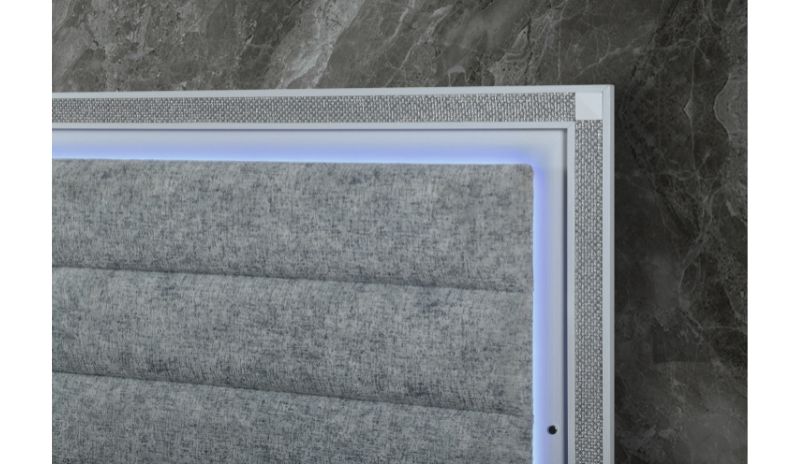 Soleil - 5 Piece King Bedroom Set With Cooler And Speaker - White